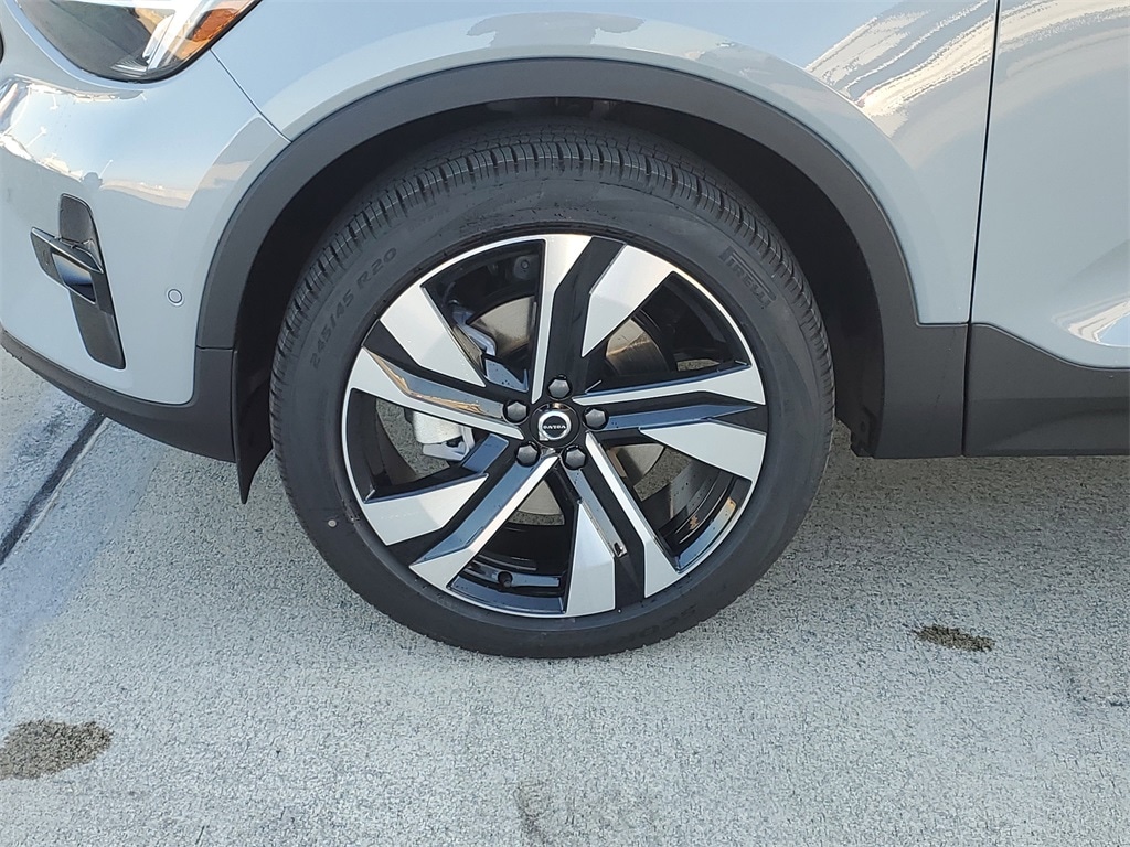 New 2026 Volvo XC40 B4 Plus SUV