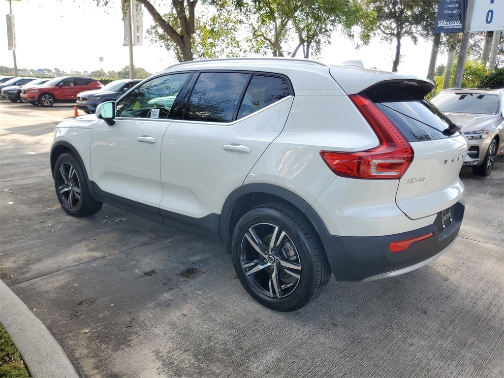 Certified 2025 Volvo XC40 B5 Core SUV