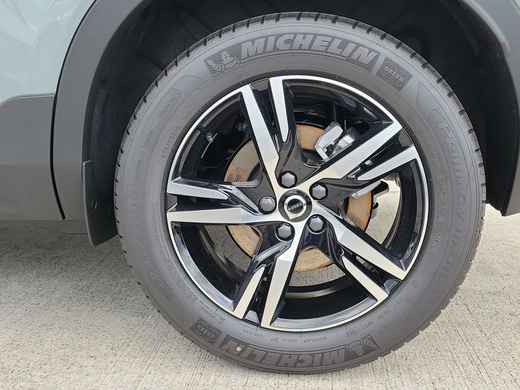 New 2026 Volvo XC40 B4 Core SUV