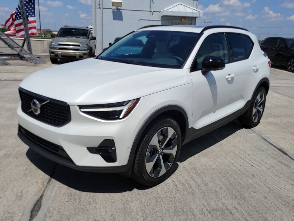 New 2026 Volvo XC40 B5 Plus SUV