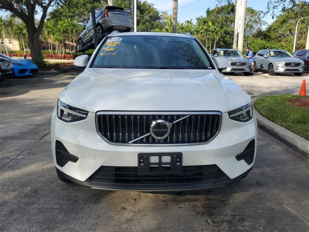 Certified 2025 Volvo XC40 B5 Core SUV