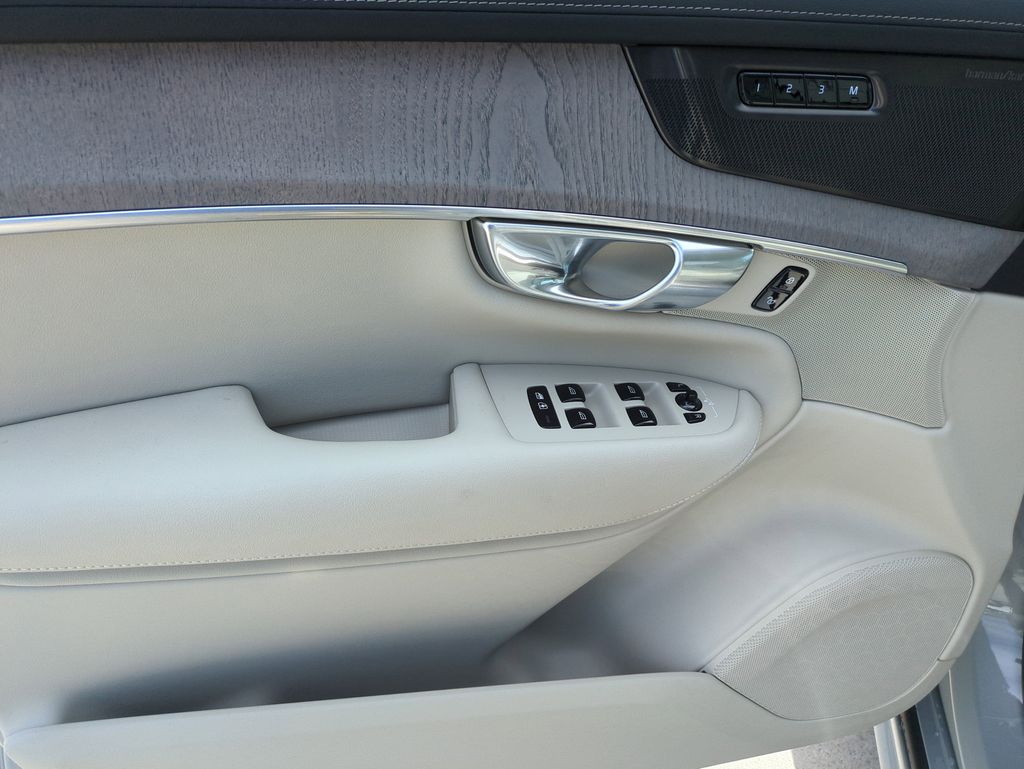 2026 Volvo XC90 Ultra - Photo 10