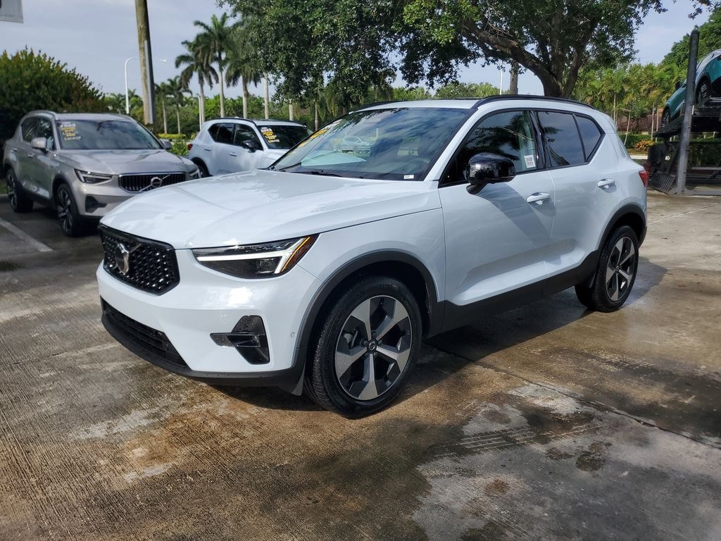 Certified 2026 Volvo XC40 B5 Plus SUV