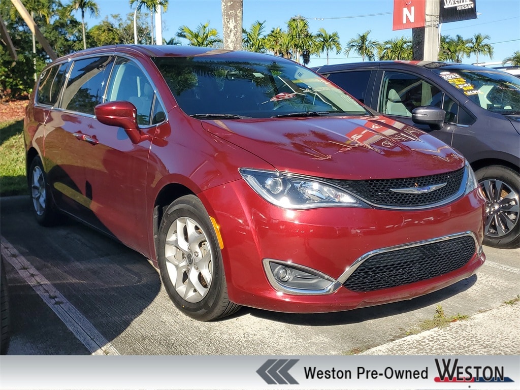 2019 Chrysler Pacifica Touring Plus's photo