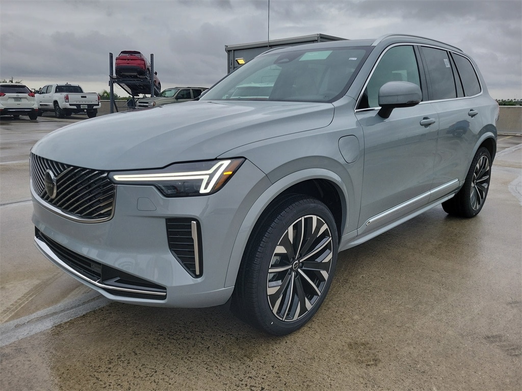 New 2026 Volvo XC90 plug-in hybrid T8 Core SUV