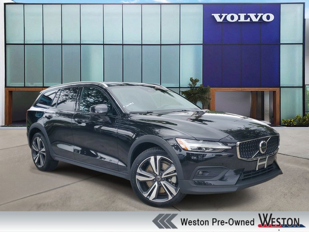 2025 Volvo V60 Cross Country B5 Plus AWD's photo