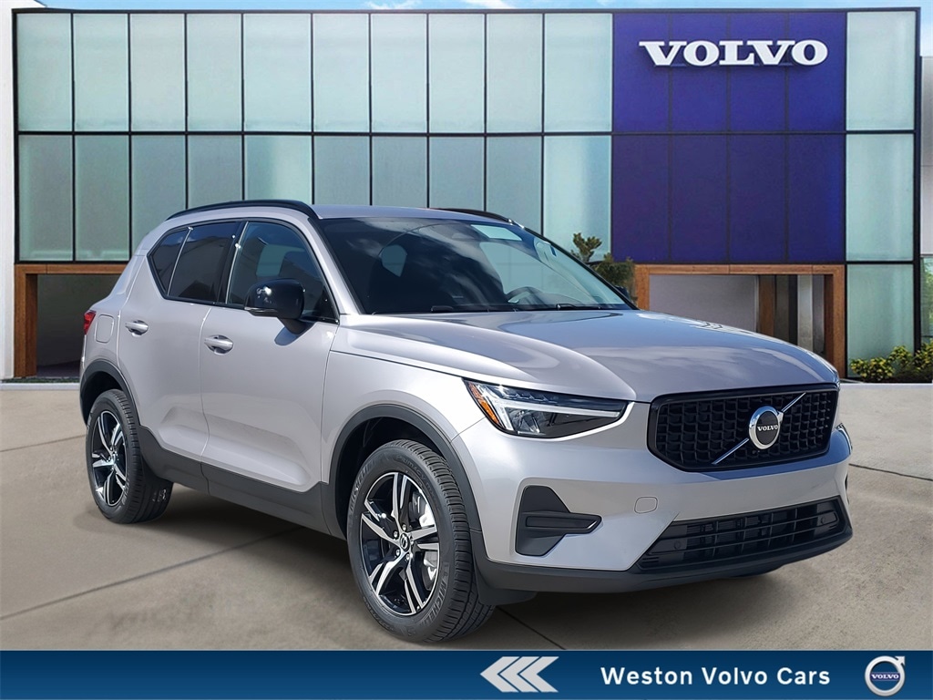 New 2026 Volvo XC40 B4 Core SUV