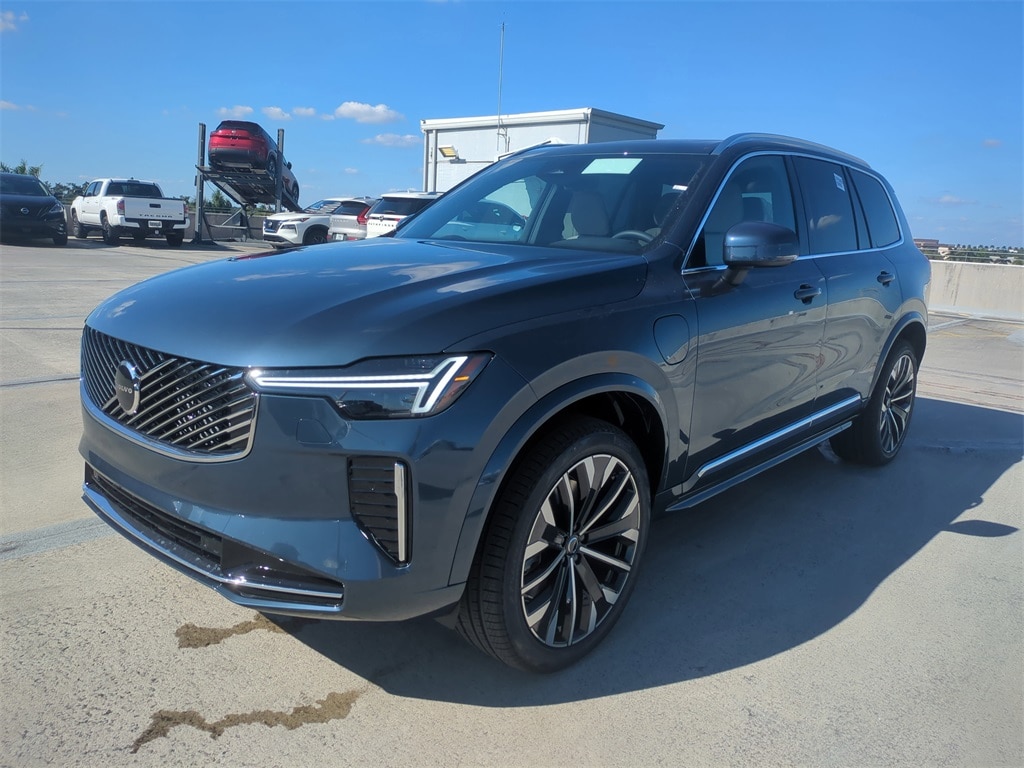 New 2026 Volvo XC90 plug-in hybrid T8 Core SUV