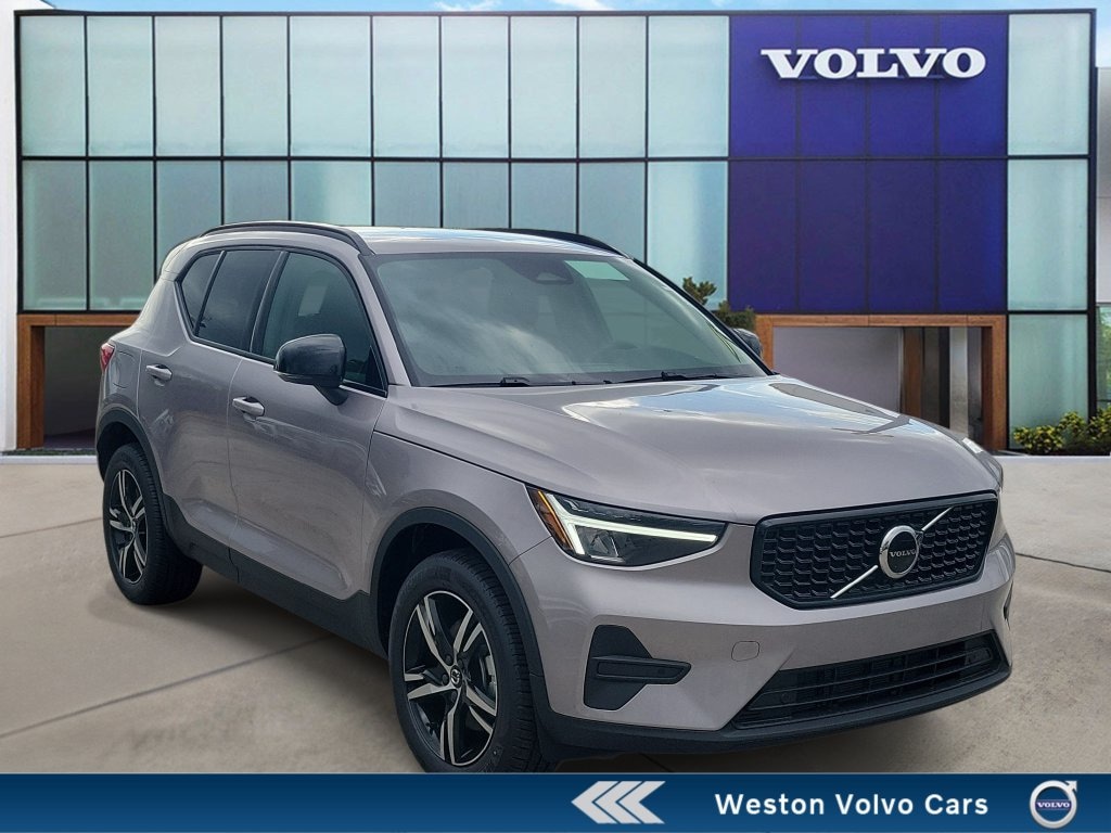 New 2026 Volvo XC40 B5 Core SUV