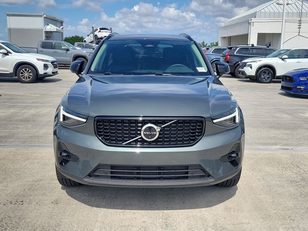 New 2026 Volvo XC40 B5 Plus SUV