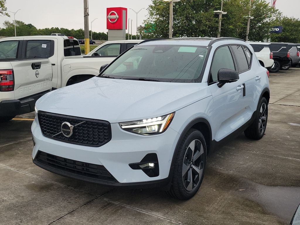 New 2026 Volvo XC40 B5 Plus SUV