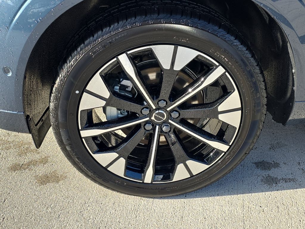 New 2026 Volvo XC60 B5 Plus SUV
