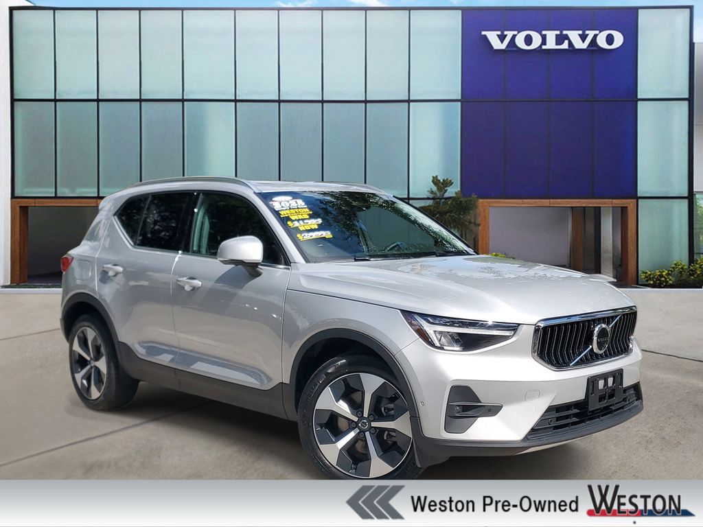 2025 Volvo XC40