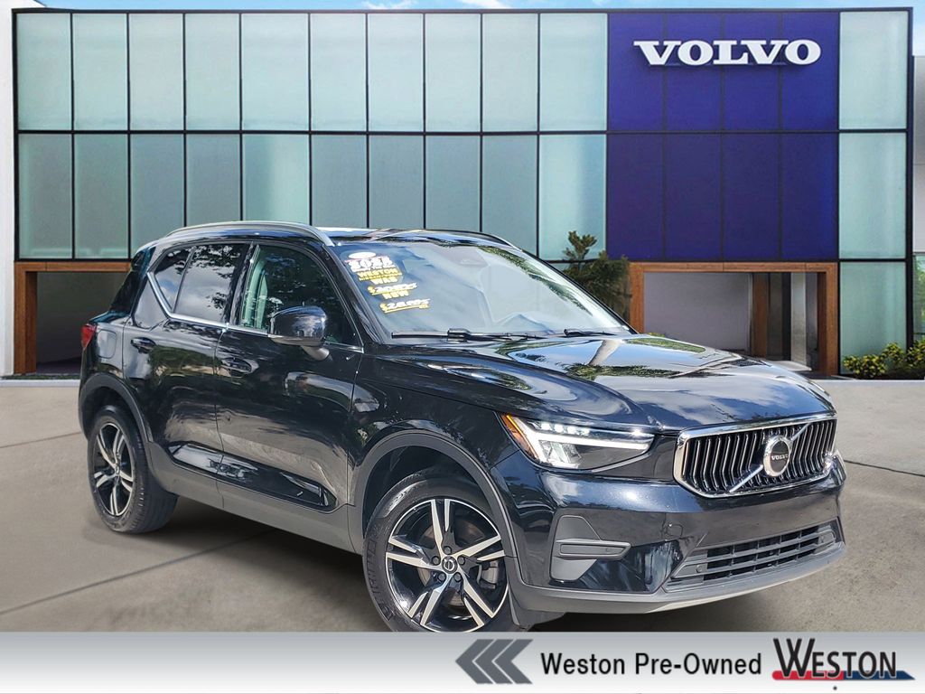 2025 Volvo XC40 B5 Core Bright AWD's photo