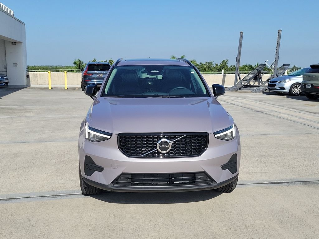 New 2026 Volvo XC40 B4 Core SUV