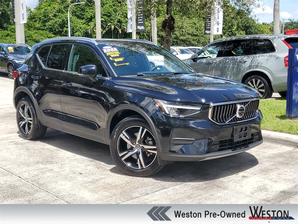 2025 Volvo XC40 B5 Core