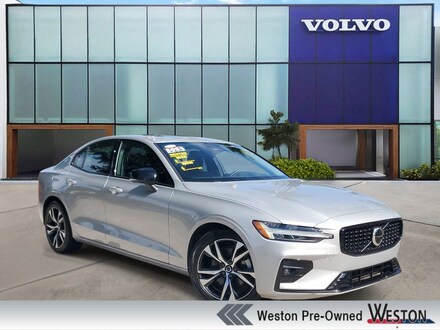 2024 Volvo S60 B5 Core Dark Theme Sedan