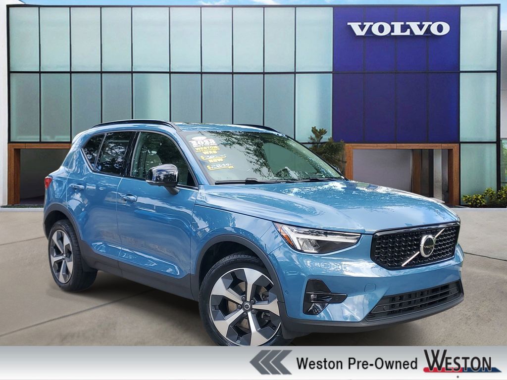 2023 Volvo XC40