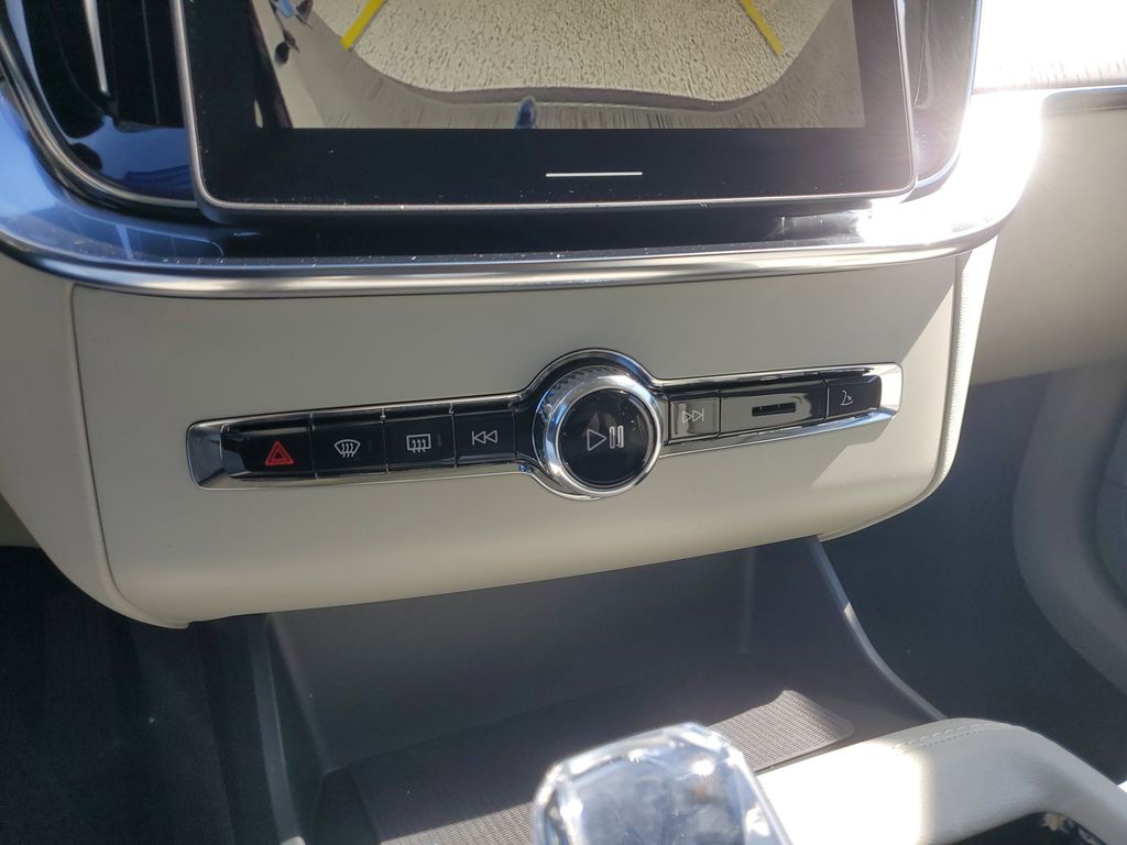 2026 Volvo XC90 Ultra - Photo 16