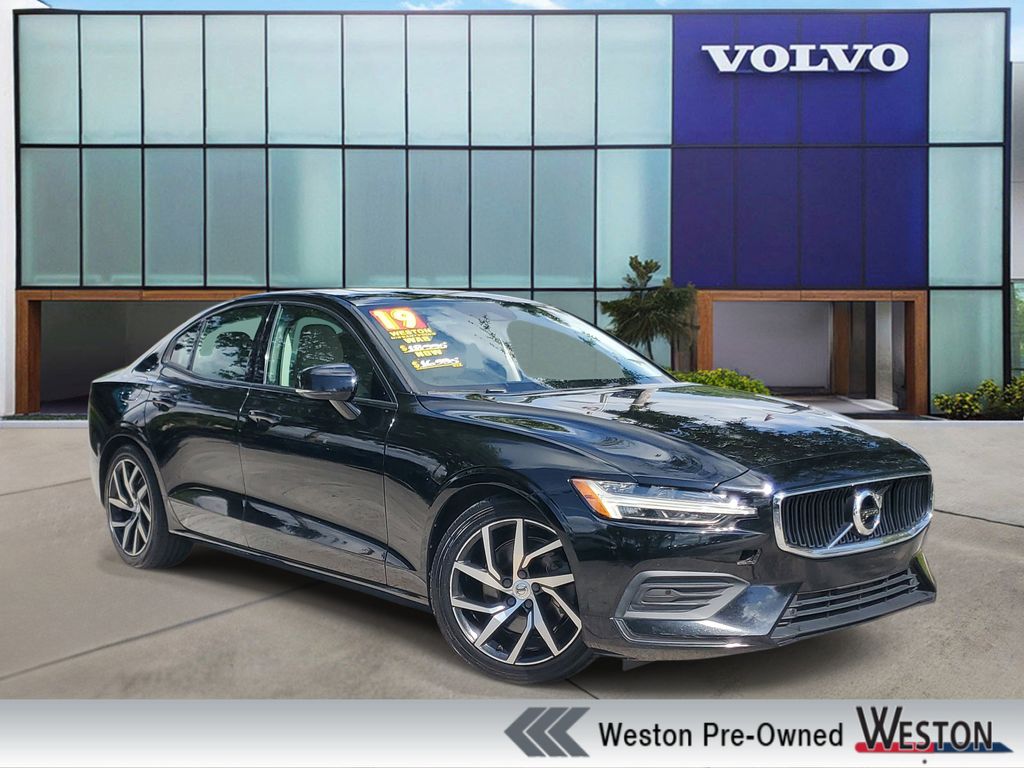 2019 Volvo S60 T5 Momentum's photo