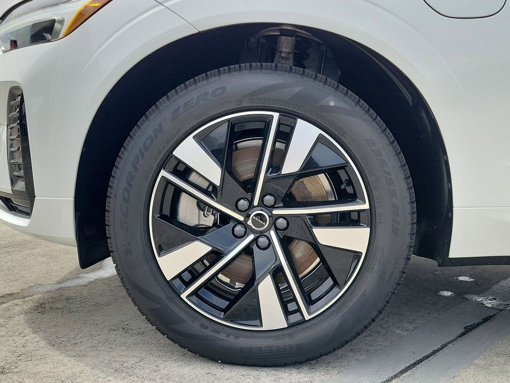 New 2026 Volvo XC60 plug-in hybrid T8 Core SUV
