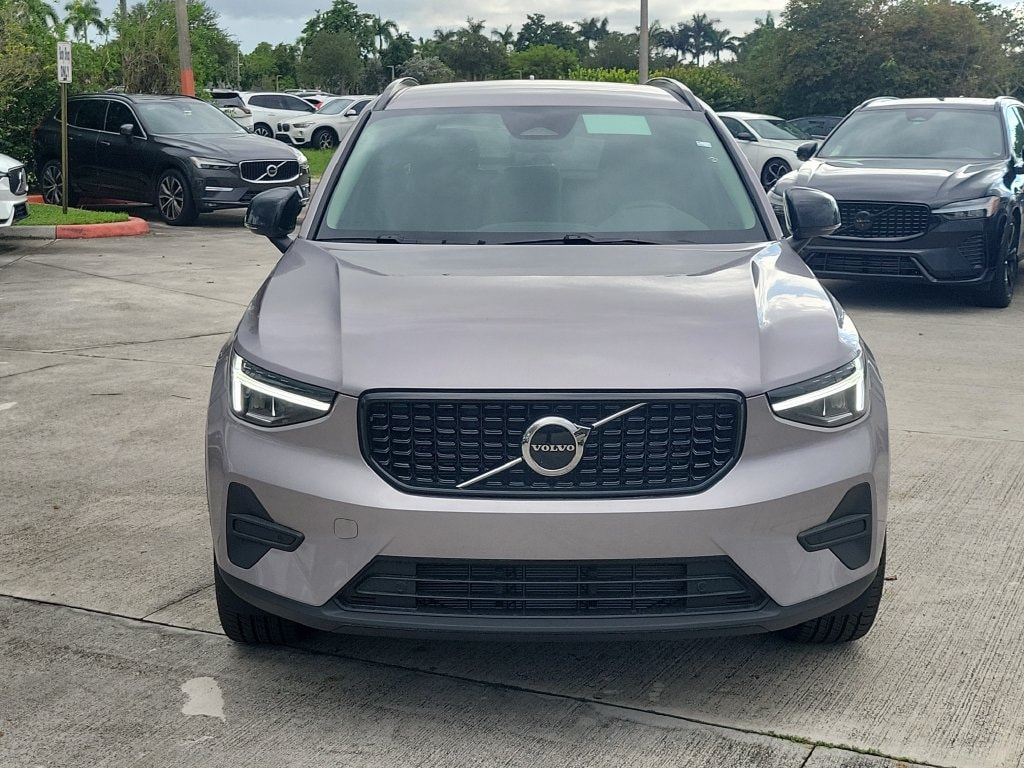 New 2026 Volvo XC40 B5 Core SUV