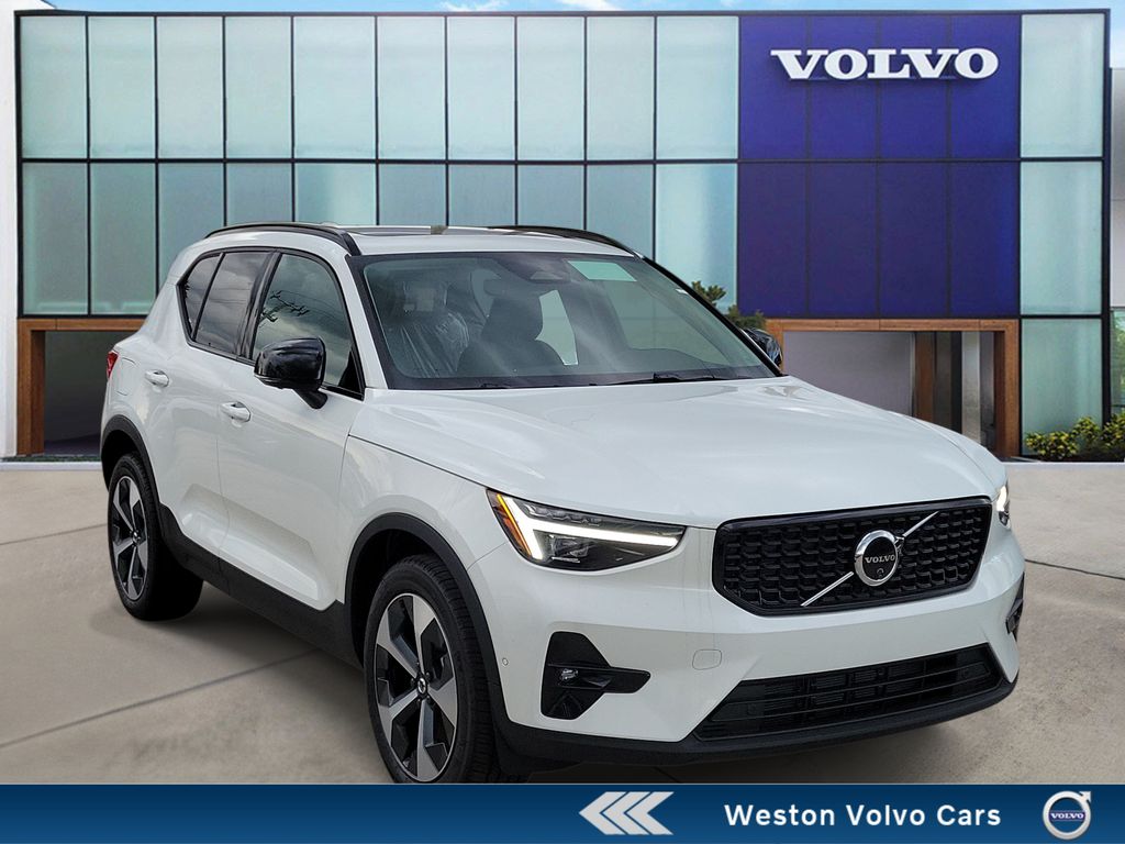 2026 Volvo XC40