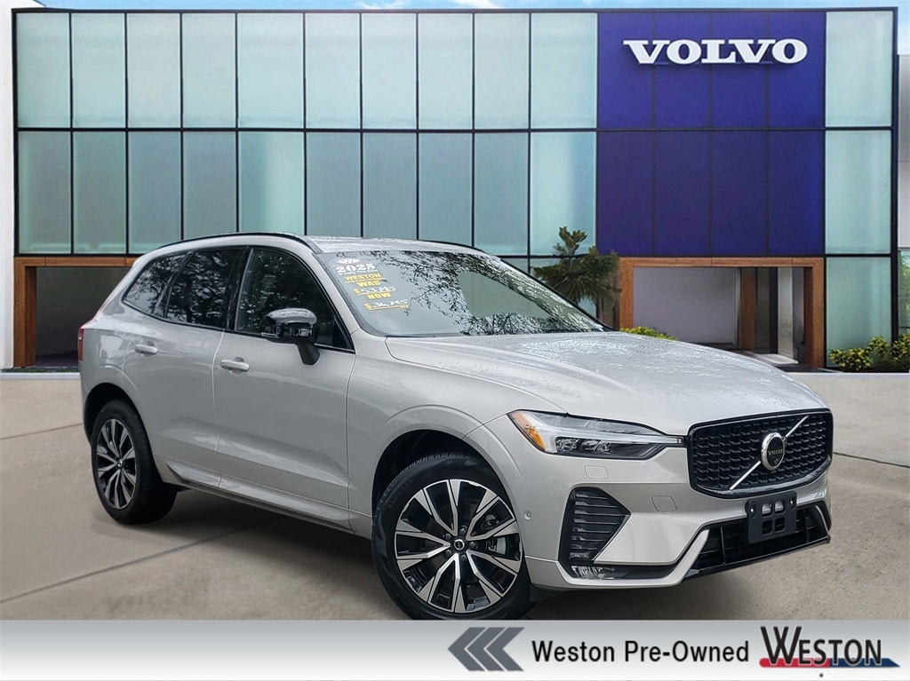 2025 Volvo XC60 Plus's photo