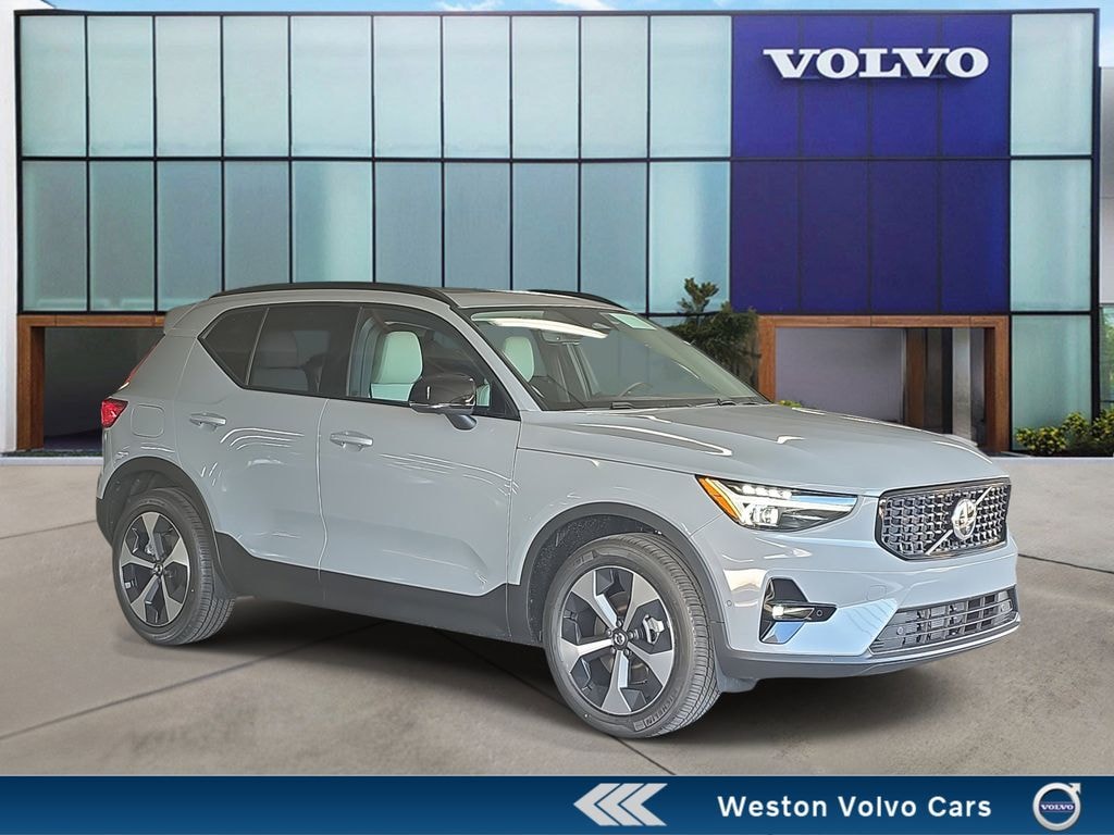 New 2026 Volvo XC40 B5 Plus SUV