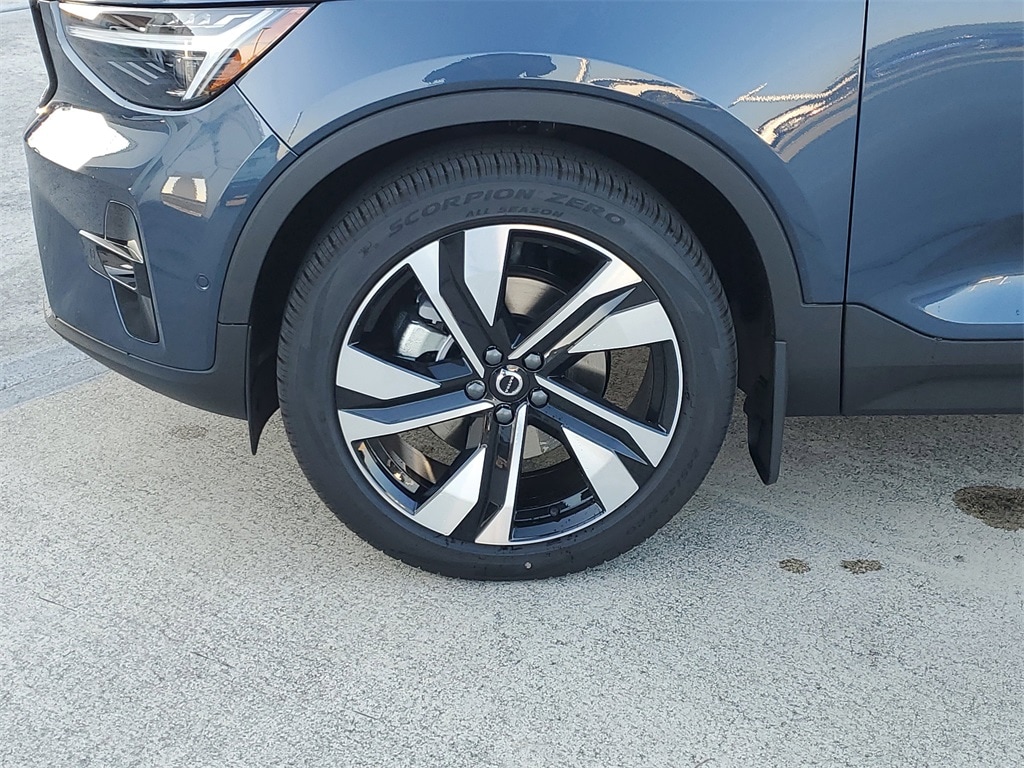 New 2026 Volvo XC40 B5 Ultra SUV