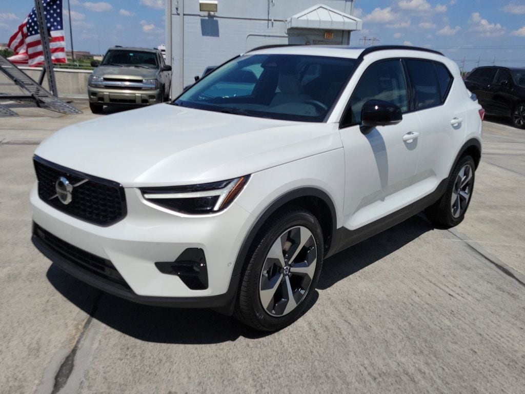 New 2026 Volvo XC40 B5 Plus SUV
