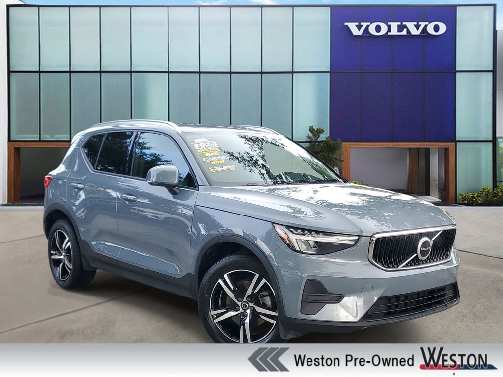 2023 Volvo XC40 B5 Core AWD's photo