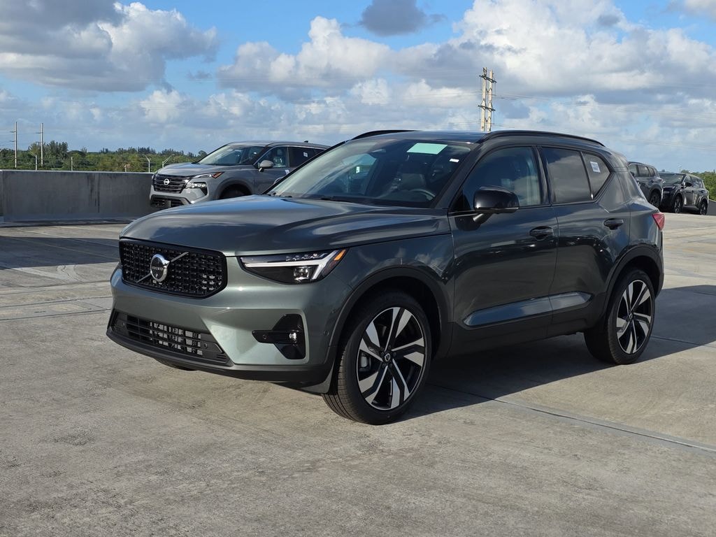 New 2026 Volvo XC40 B5 Ultra SUV