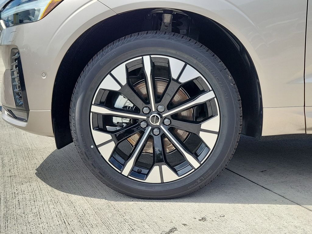 New 2026 Volvo XC60 B5 Plus SUV