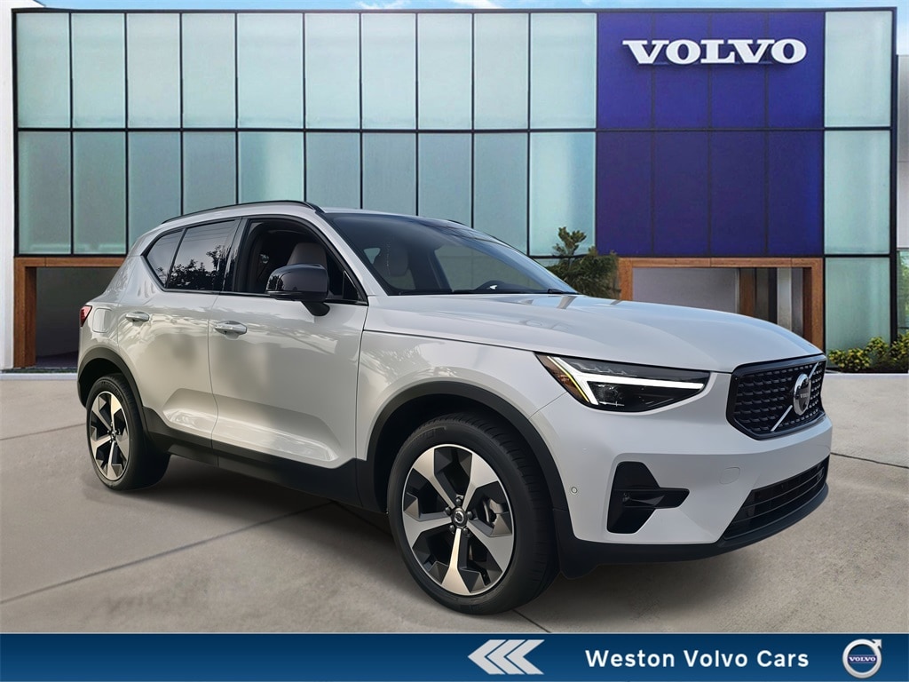 New 2026 Volvo XC40 B5 Plus SUV