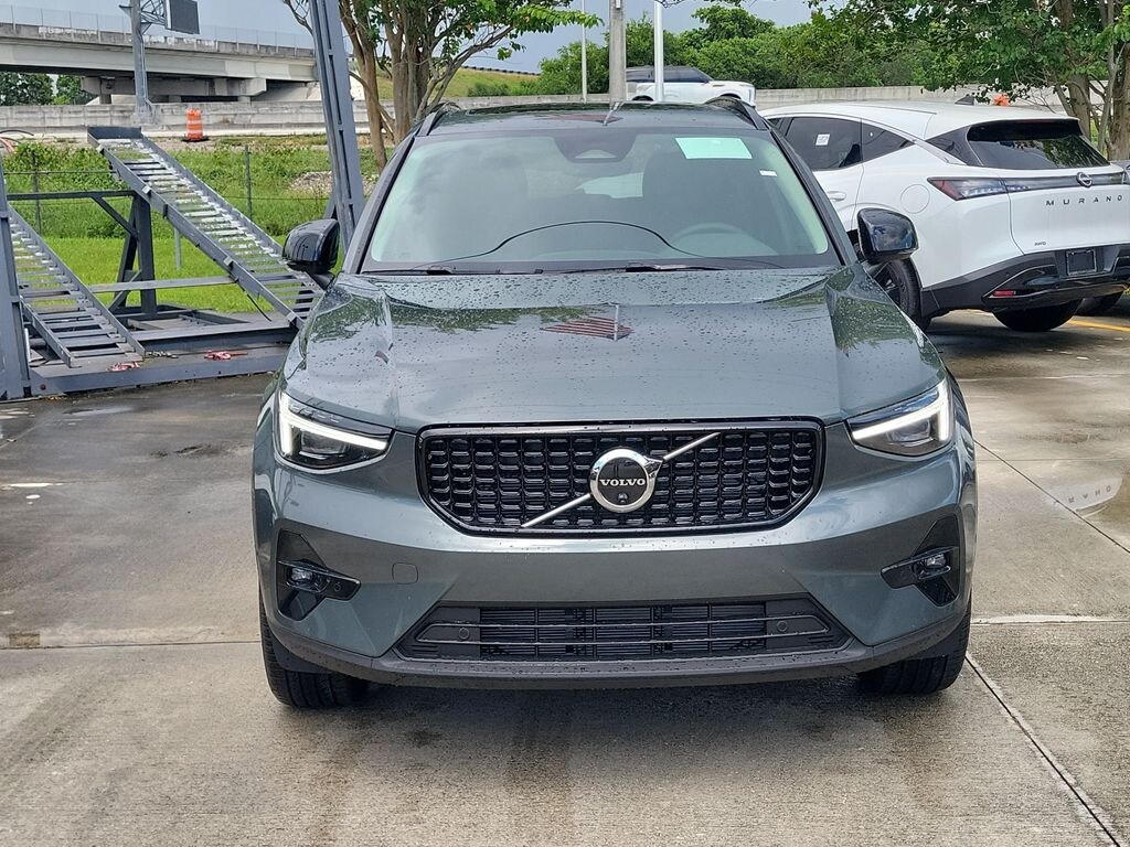 New 2026 Volvo XC40 B5 Plus SUV