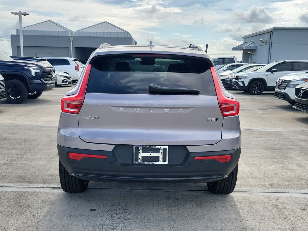 New 2026 Volvo XC40 B5 Ultra SUV