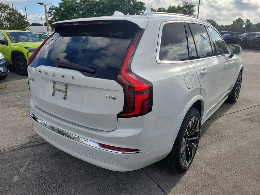 New 2026 Volvo XC90 plug-in hybrid T8 Core SUV