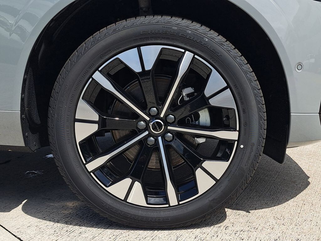 New 2026 Volvo XC60 B5 Plus SUV