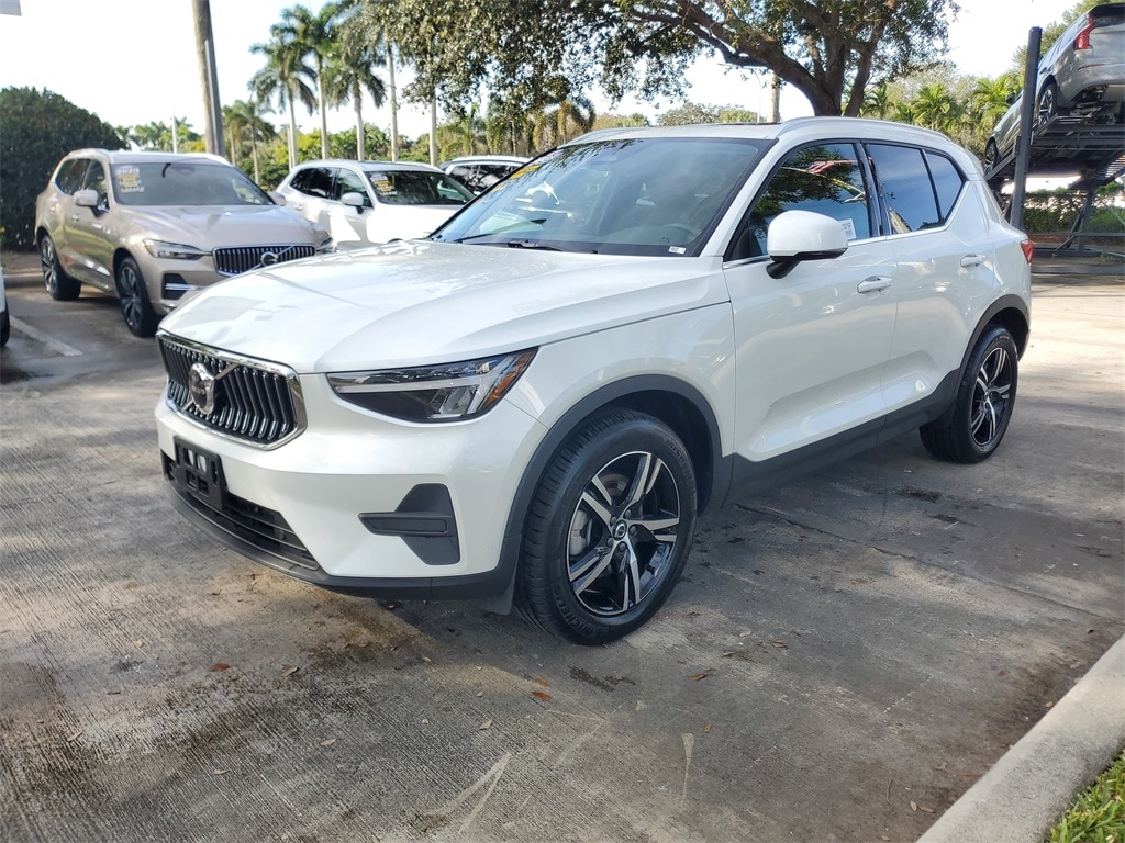 Certified 2025 Volvo XC40 B5 Core SUV