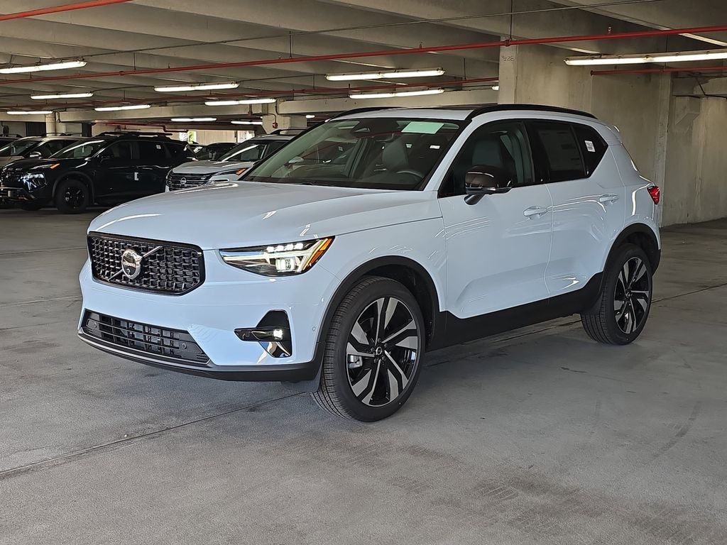 New 2026 Volvo XC40 B5 Ultra SUV
