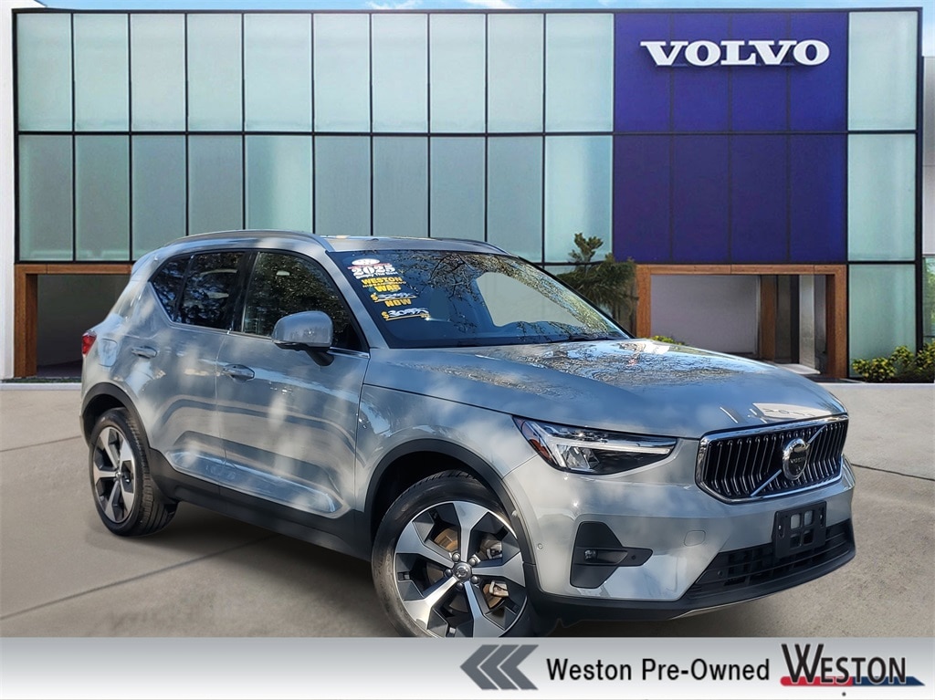 2025 Volvo XC40 Plus's photo