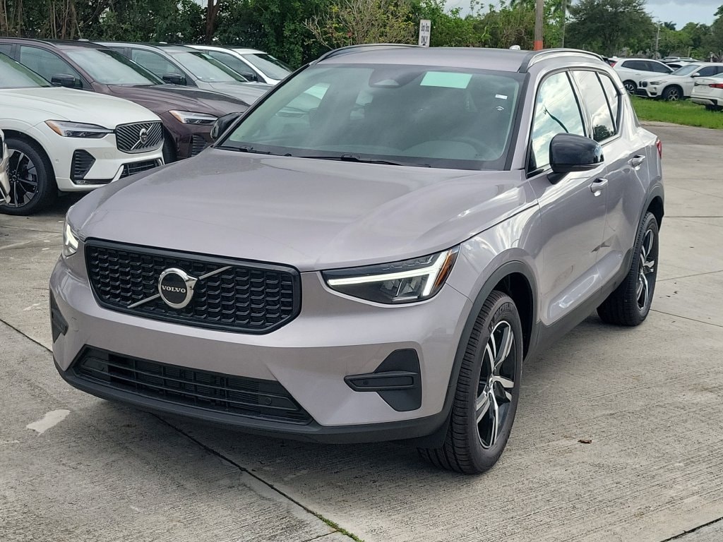 New 2026 Volvo XC40 B5 Core SUV