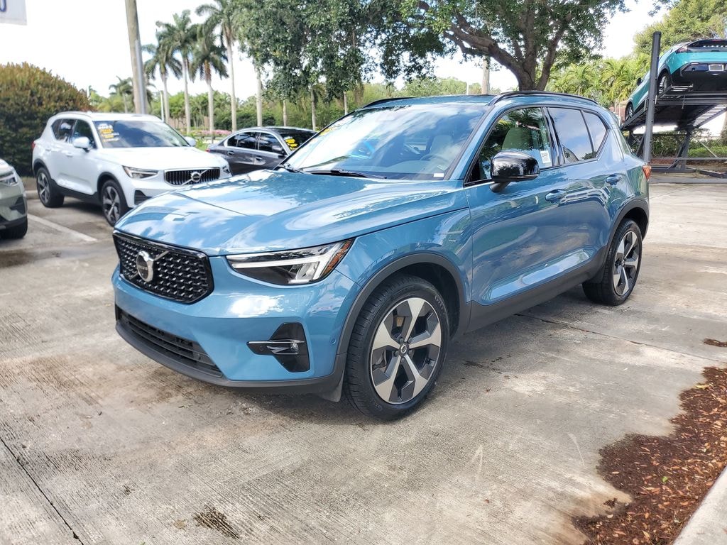 Certified 2023 Volvo XC40 B5 Plus Dark Theme SUV