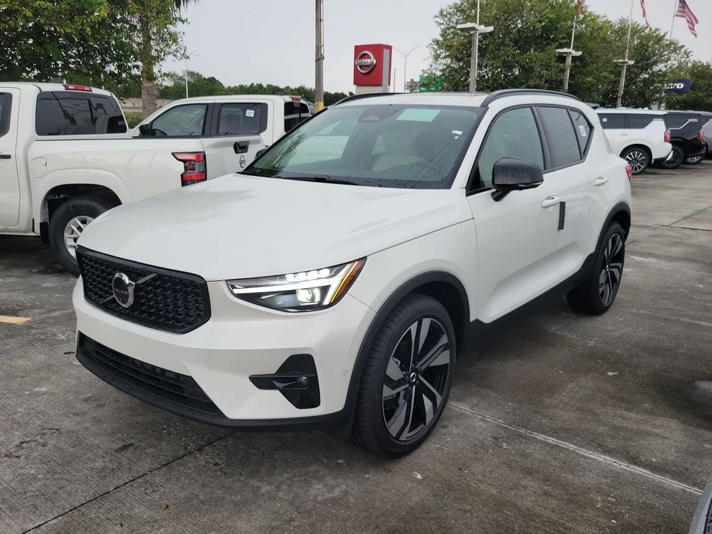 New 2026 Volvo XC40 B5 Plus SUV