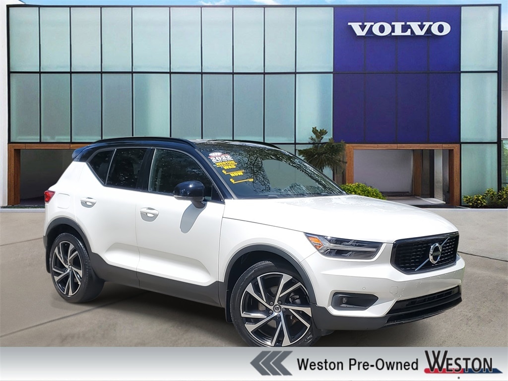 2022 Volvo XC40 R-Design