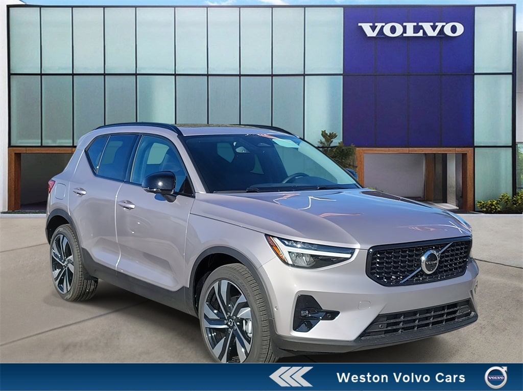 2026 Volvo XC40 SUV 