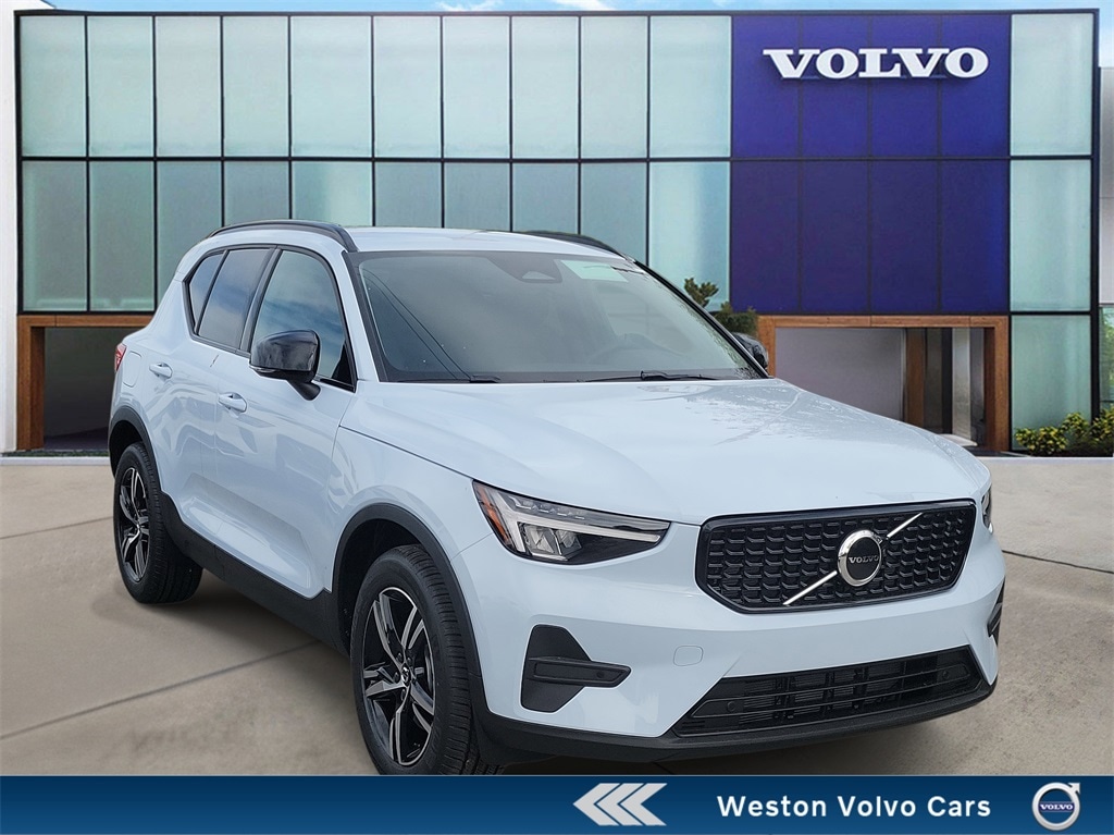 2026 Volvo XC40 SUV 