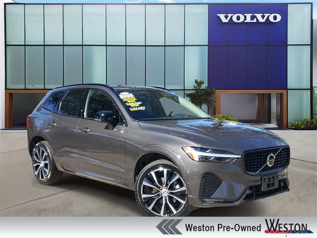 2025 Volvo XC60 Plus's photo