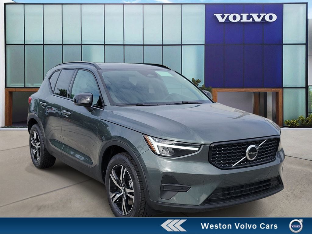 2026 Volvo XC40 SUV 